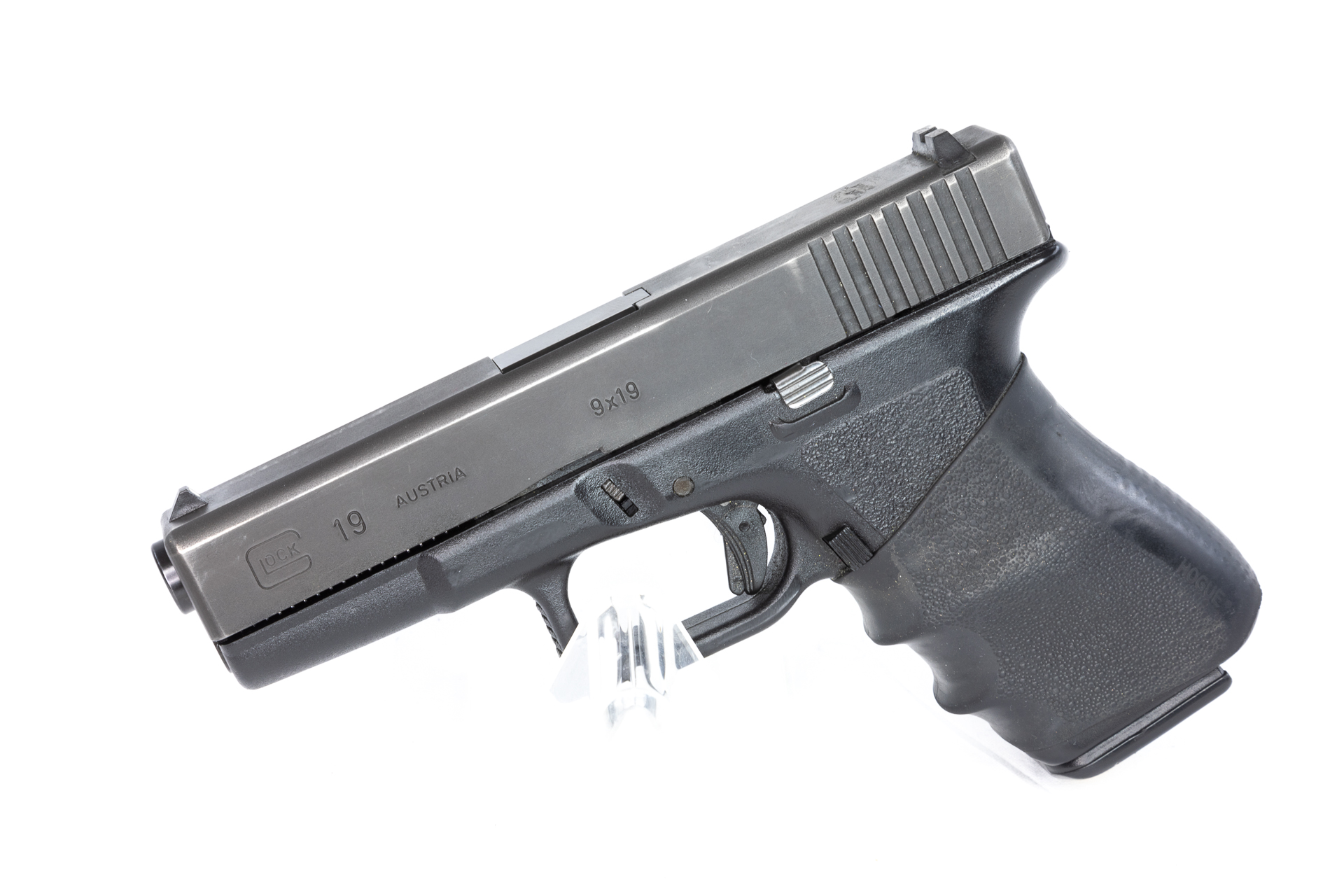 gebr. GLOCK 19 mit Hogue Gummigriff im Originalkoffer, Zustand: Gut - NPR: € 805,00